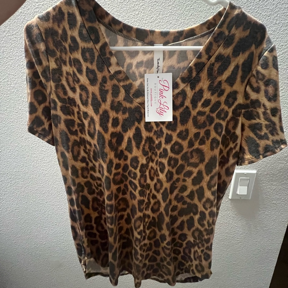 Pink Lily Leopard Tee Small - NWT